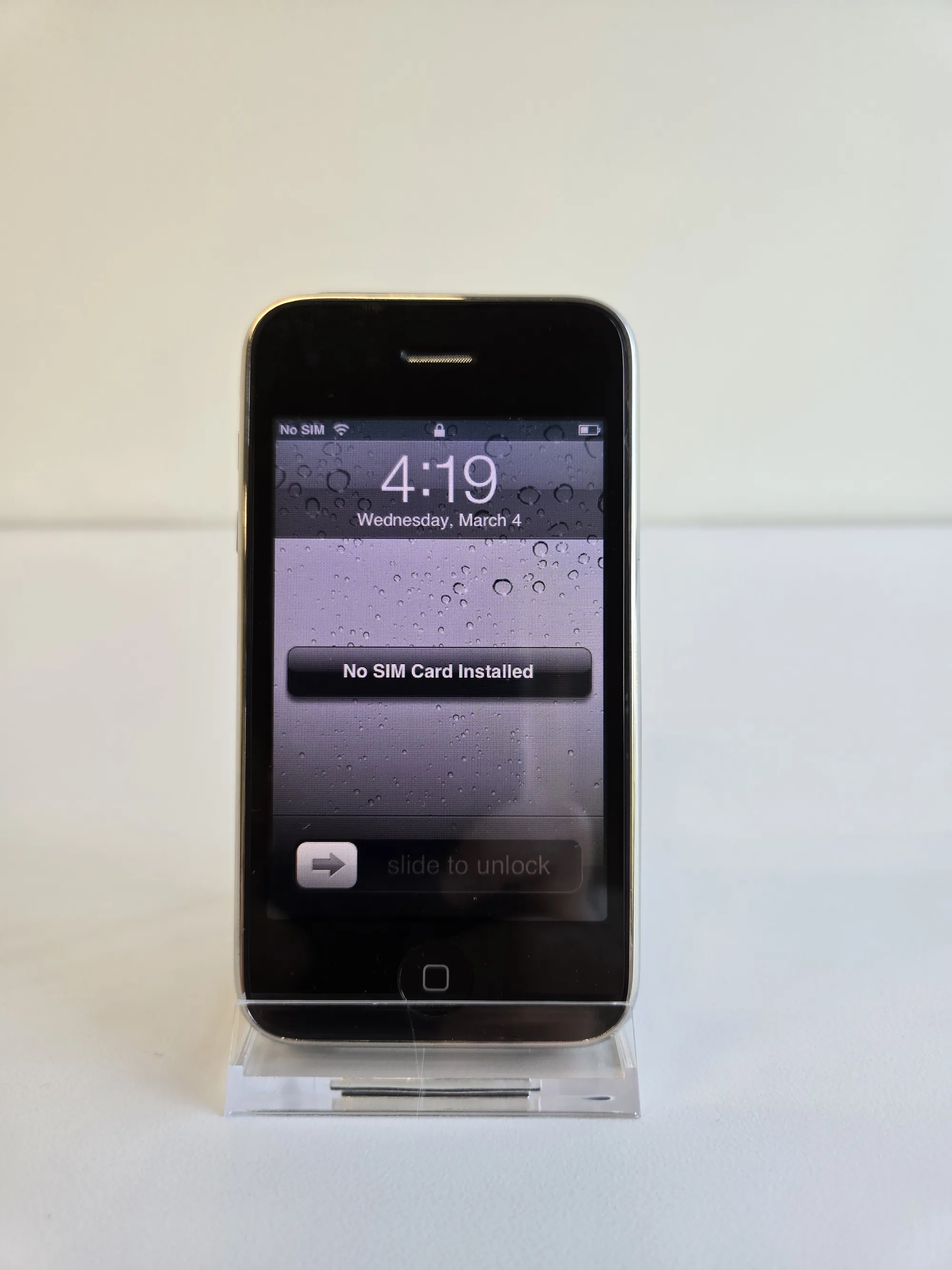 Apple iPhone 3G detail view