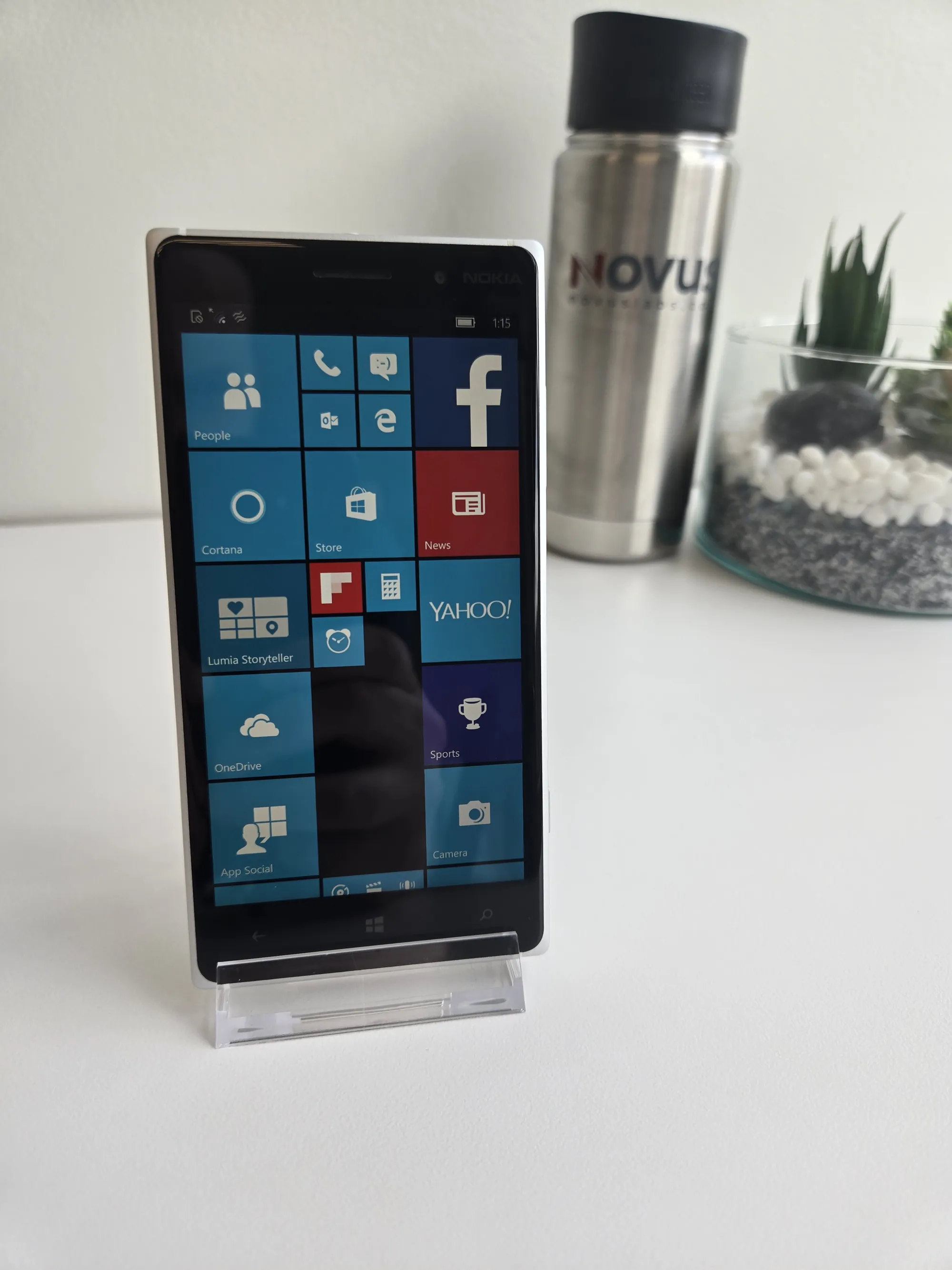 Nokia Lumia 830 detail view